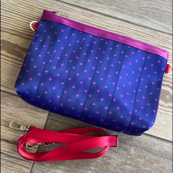 🍄SOLD FB🍄Harveys Seatbelt Bow Clutch Merry Bright - Picture 1 of 7